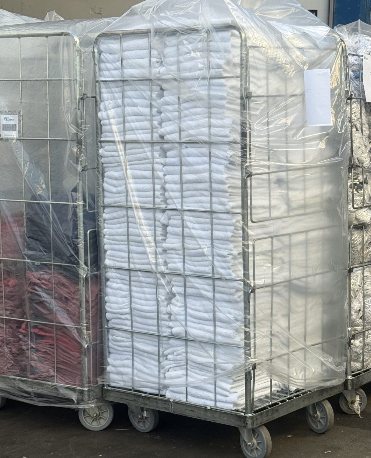 Gaiolas de lavanderia com capa plástica transparente